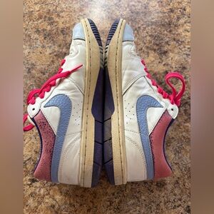 Nike size 8 pink/purple